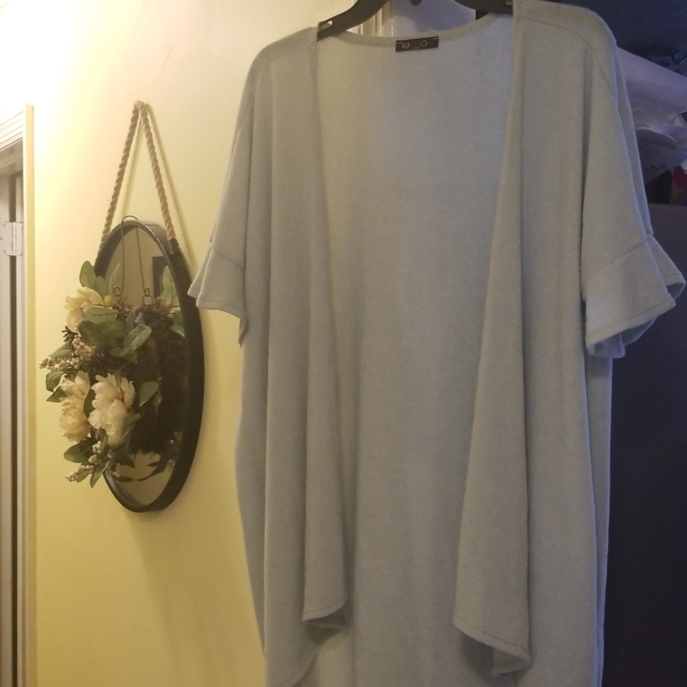 Discount Divas flowy mint cardigan